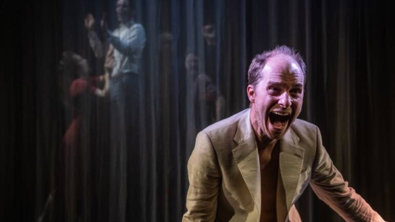 KVETCH – PIAGNISTEI di Steven Berkoff